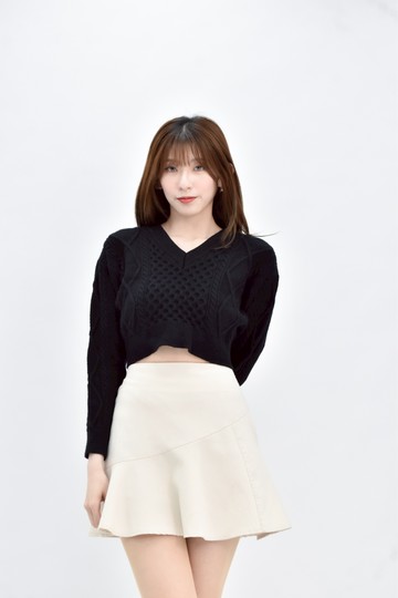 (M) 黑色針織綁帶短版毛衣