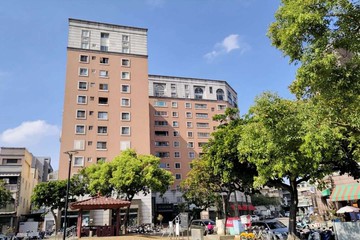 雙捷運市政府站頂樓樓中樓5房4衛雙車位★室內85坪｜台中市西屯區四川路