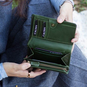 E7TH.中性三折扣式真皮中長夾(072622cd)-綠