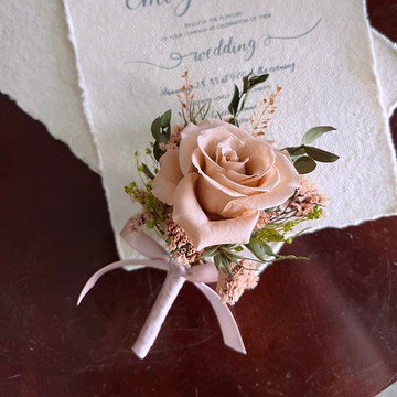 【可訂製】永生玫瑰胸花 新郎/主婚人/伴娘/伴郎配件(含胸針)