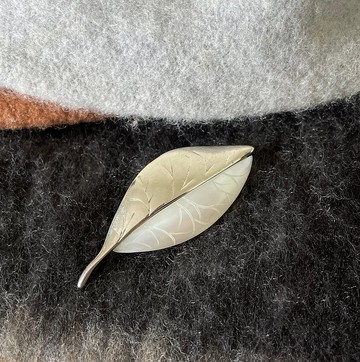 古董透光葉片雙色別針胸針心口針 B1252