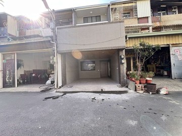 海佃路商圈|安南區公所|整棟翻新透天|車庫孝親房｜台南市安南區海環街