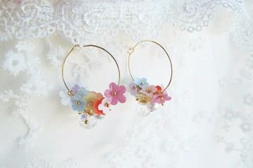 Rosy Garden 彩虹絹布小花水晶球耳環 僅限耳針