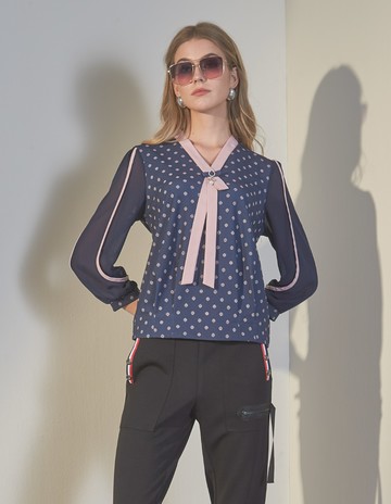 ★【喜芝梅】日系波點粉結珠墜造型上衣(藍色；M-3L) 223600103