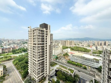 東區專任湖濱城｜全棟最低價無限視野平面車位｜台中市東區樂業二路