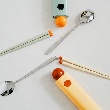 #春季換新 送禮首選  本月新品【UD LAB】小火柴造型環保餐具組 兩色售 CB-H02036