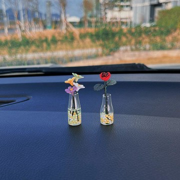 高顏裝飾🎆  迷你可愛兔兔玫瑰花汽車中控臺屏幕出風口車載擺件香薰減壓裝飾品 汽车摆件
