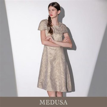 現貨【MEDUSA 曼度莎】卡其金絲提花披肩珍珠優雅A字小禮服（M-XL）｜小禮服 洋裝推薦 媽媽禮服