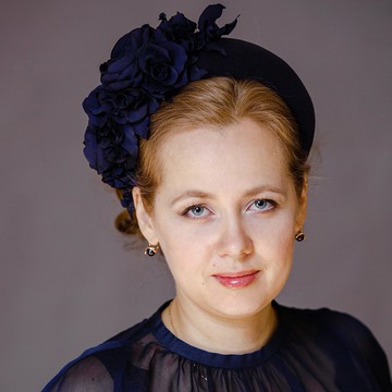 海軍藍色軟墊頭帶。海軍藍迷人。海軍婚禮迷人帽。