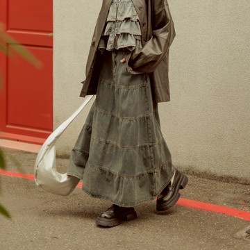 QUEENSHOP_S 女裝 復古洗水蛋糕剪接造型牛仔裙 S/M/L 現+預 【03021702】