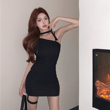 禁欲系腿環空心機包臀裙2022夏季網紅設計感斜肩收腰顯身材連衣裙