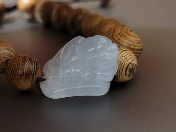 【親翠】天然翡翠 冰膠慵懶臥姿美貔貅手牌