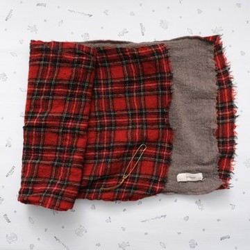 羊毛紗 輕便圍巾 紅格紋 × 灰色