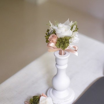 /白色系永生玫瑰胸花/新郎胸花 婚禮 捧花 客製化 招待胸花 永生