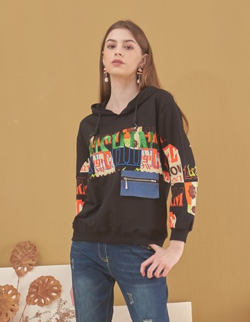 ★【喜芝梅】街頭風堆疊彩色字母圖案口袋配飾連帽上衣(兩色；M-2L) 223510311