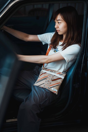 隨身斜背包 | 含背繩 | 背繩可當手機背繩