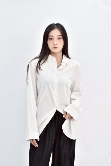 (L) 排扣素面白色襯衫上衣