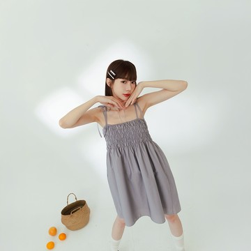 QUEENSHOP_ S 女裝 胸抓皺設計綁帶短洋裝 三色售 現+預 【01087107】
