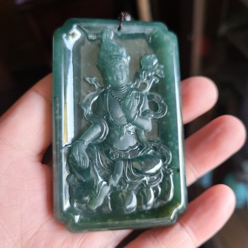 逸品軒~天然翡翠A貨-R2591-瓜料冰度母墜子 長83.2mm寬51.3mm厚9mm 種水好，厚裝，雕工精細，法相莊嚴