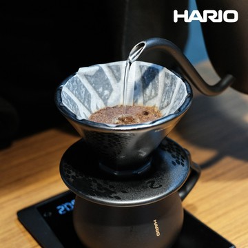 【HARIO】 α 阿爾法 蛇紋 錐形凹肋陶瓷濾杯-01黑 /手沖V60濾杯/24條凹肋設計/服貼濾紙/排氣順暢/沖煮流速高/萃取甜感高 禮物 禮品 生日 送禮 母親節 情人節 交換禮物