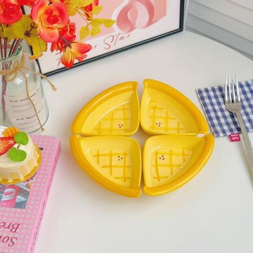 9127 名長期粉🔔可愛三明治盤子陶瓷麪包碟蘸料小吃盤家用釉下彩醬油醋碟餃子蘸碟JMG4