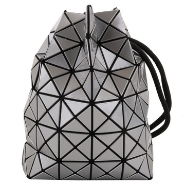 ISSEY MIYAKE  BAOBAO 幾何方格可側凹摺肩/斜背包（亮面銀）小_廠商直送