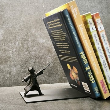 哈利波特魔法書擋📕哈利波特 施法造型書擋 個性創意桌面書立 書房裝飾擺件 辦公室書籍收納 霍格華茲周邊 生日禮物 交換禮