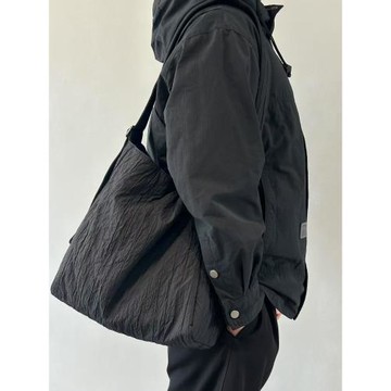 小眾設計加厚尼龍布褶皺防水托特包輕便簡約電腦包登山包斜挎包