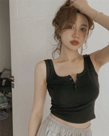 大碼吊帶小背心女夏季修身黑色洋氣外穿性感短款內搭打底無袖上衣