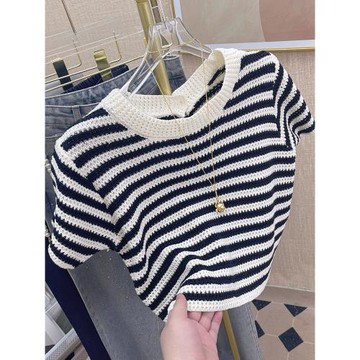 拼色條紋圓領后紐扣設計感短款鏤空針織衫女短袖夏季獨特別致上衣