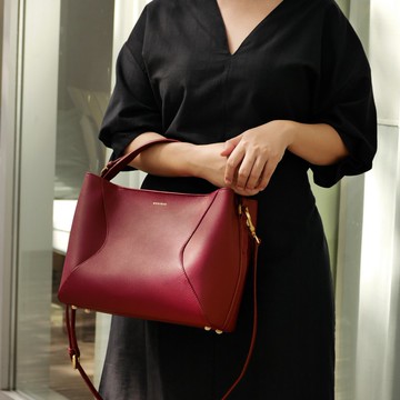 MONIQUE ATELIER Alexis L Top-handle Bag 皮革手提包