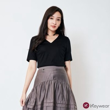 KeyWear奇威名品    簡約V領蠶絲短袖上衣(共2色)-黑色