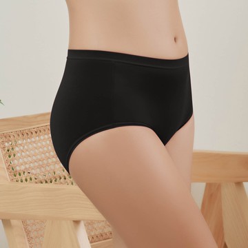 [iMEWE] 棉柔蠶絲面膜中高腰平口內褲-標配黑