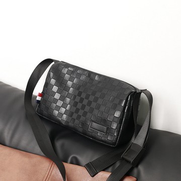 NEW MAN 男士斜背包小方包橫款百搭騎乘潮包