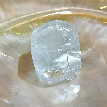 寶石級巴基斯坦海水藍寶原礦晶體230217-33號 ~好人緣、對應喉輪、增加溝通能力、也是旅行及以海維生職業的護身符
