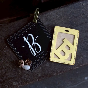 字母證件套。掛頸繩版 A-G。手縫皮革材料包