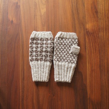 拉脫維亞傳統圖案暖手器米色 x棕