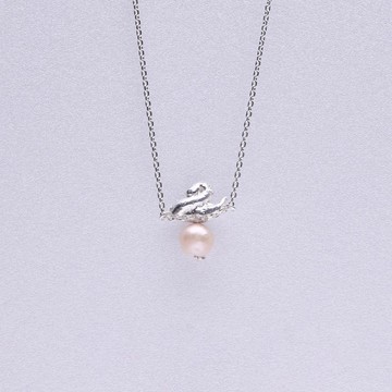 Swanwake necklace with pearl