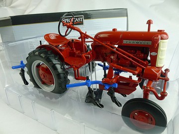 Farmall CUB Sickle Mower 凱斯萬國帶犁拖拉機農車SpecCast 1:16