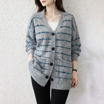 中大尺碼 外套 輕奢V領撞色條紋針織外套【051864】NOV12｜3色  19LADY〔現貨〕