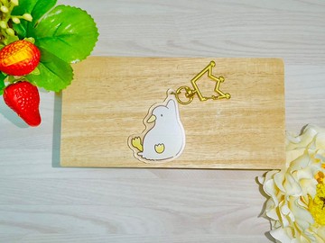 被捏住的絨毛小鴨壓克力鑰匙圈