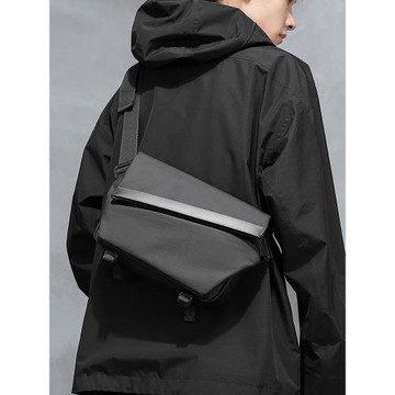 時尚百搭新款胸前包 男款郵差包騎行包機車背包運動男生單肩包潮