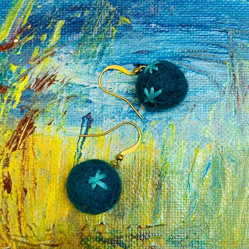 一身毛球系列 -刺繡羊毛球 耳環