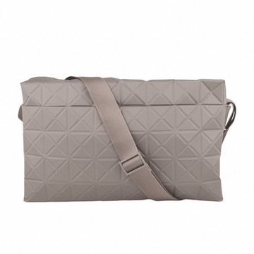 ISSEY MIYAKE  BAOBAO 軌跡幾何方格M側肩相機包(淺灰)