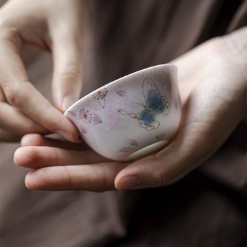 明知山志 杏粉花叢小蝶懷思主人杯 手繪蝴蝶陶瓷茶杯功夫茶具茶杯