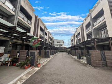 苗栗輕齡精裝5房前庭美透｜苗栗縣苗栗市復興路四段