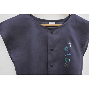 刺繡 | 亞麻 | 落肩圓領深藍色上衣