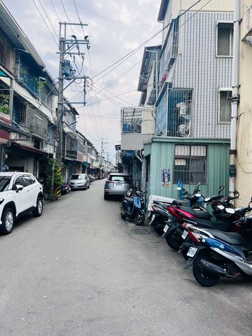 大里光正活路8房邊間大地坪透天｜台中市大里區公園街