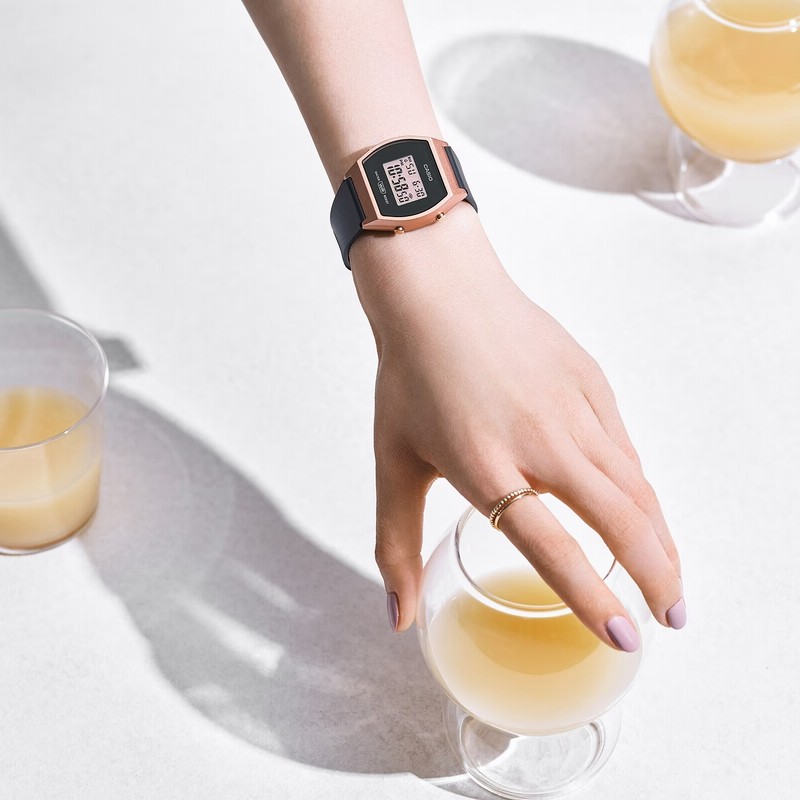 CASIO レディース　デジタル 　海外モデル 　カシオ CASIO》スマートデジタル レディース 《海外モデル》（デジタル