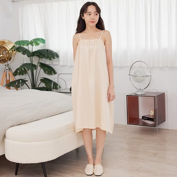 UMORFIL緞面調節細肩洋裝背心-共4色